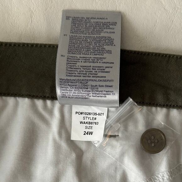 New NYDJ Wide Leg Cargo Capri Pants in Avocado (Plus) Size 24W - Picture 9 of 10